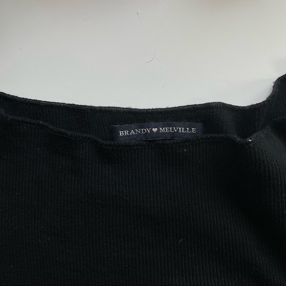 Brandy Melville over the shoulder top - Picture 2 of 2